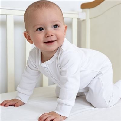 What is a romper vs onesie?